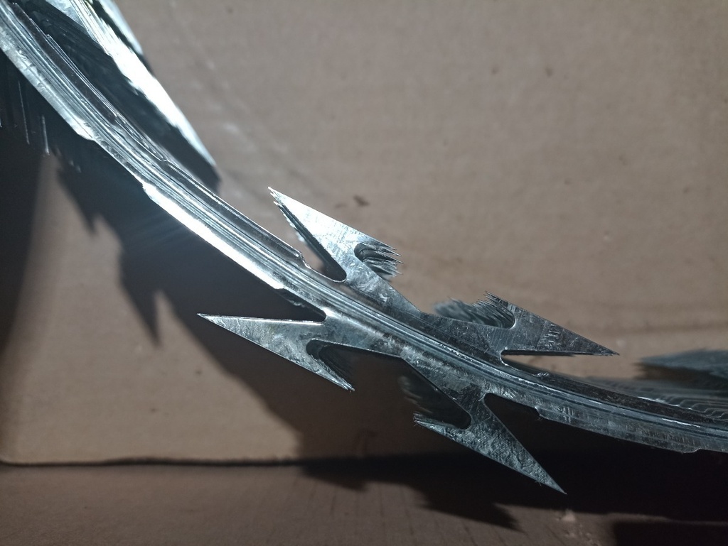 Concertina Tipo Arpón ( Caja Con 6 Rollos De 8 Mts C/u)